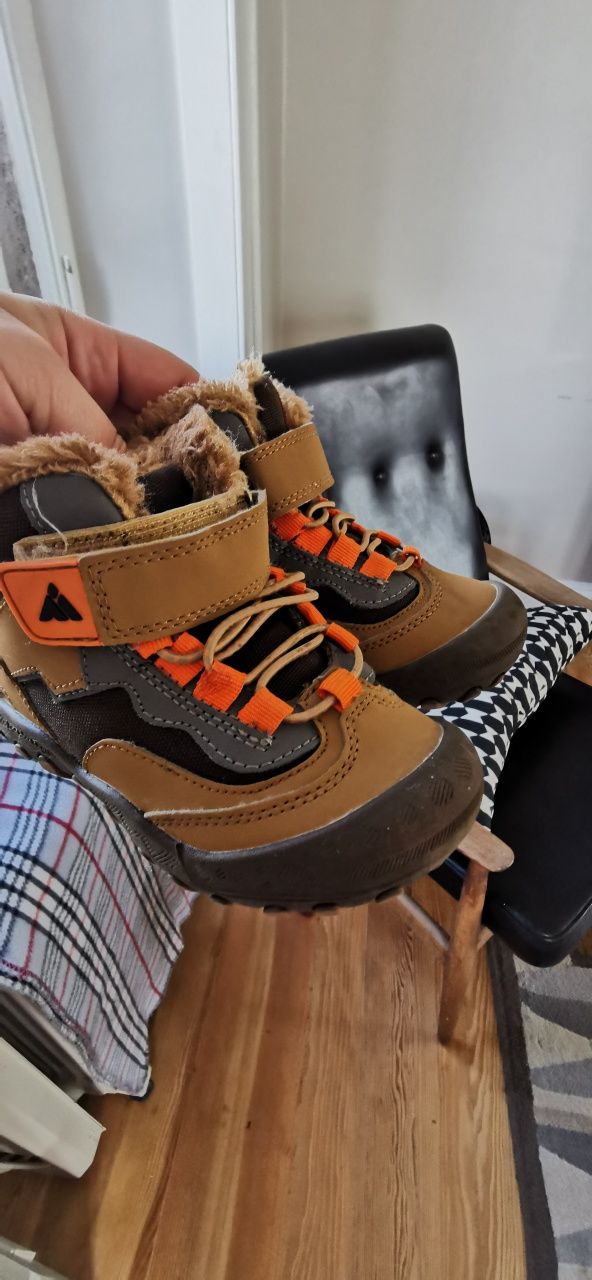 Botas para criança - tamanho 25