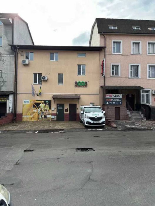 Продаж окремої будівлі на Виноградарі