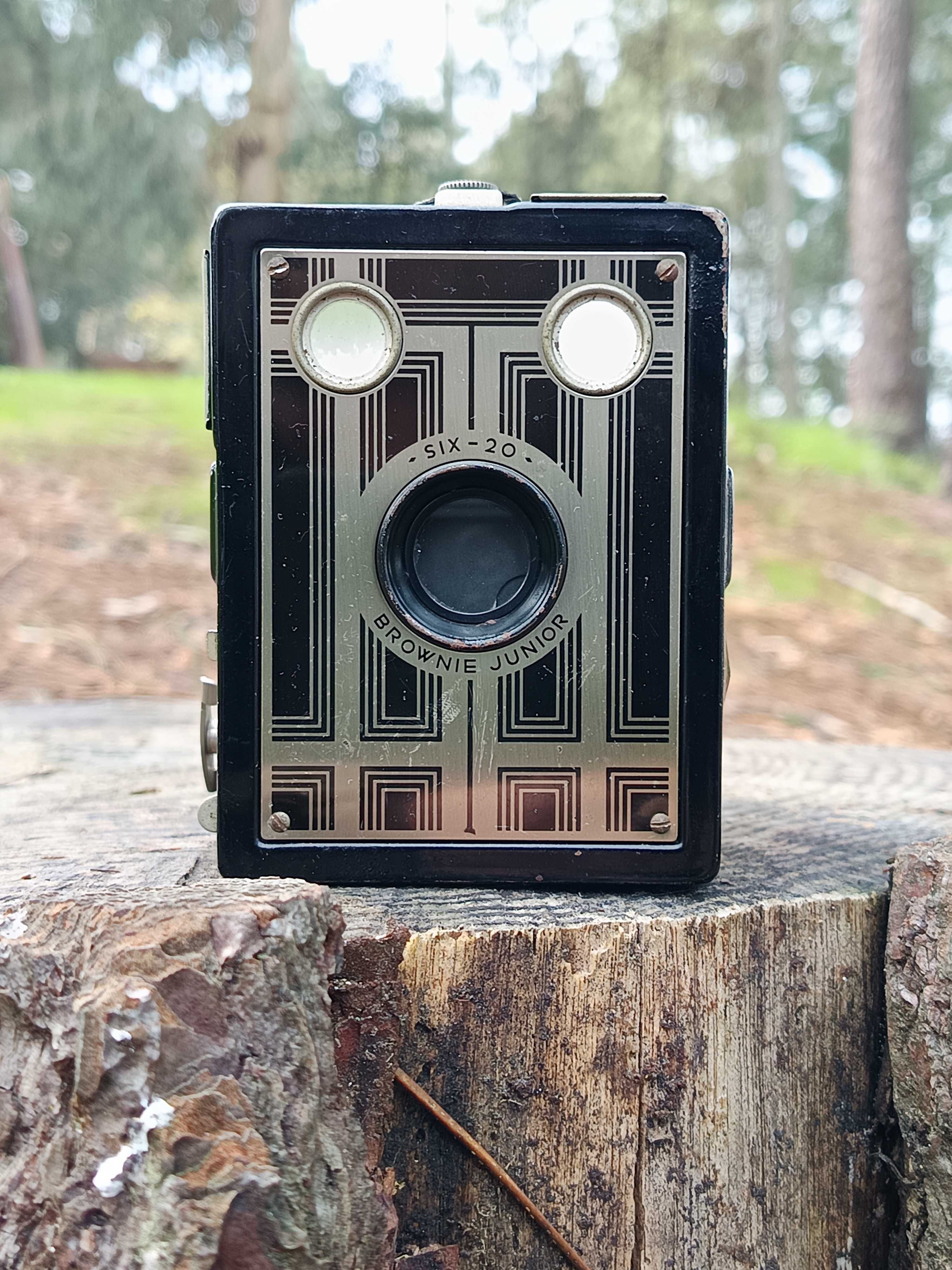 Câmara box Kodak Six-20 Brownie Junior Art Deco