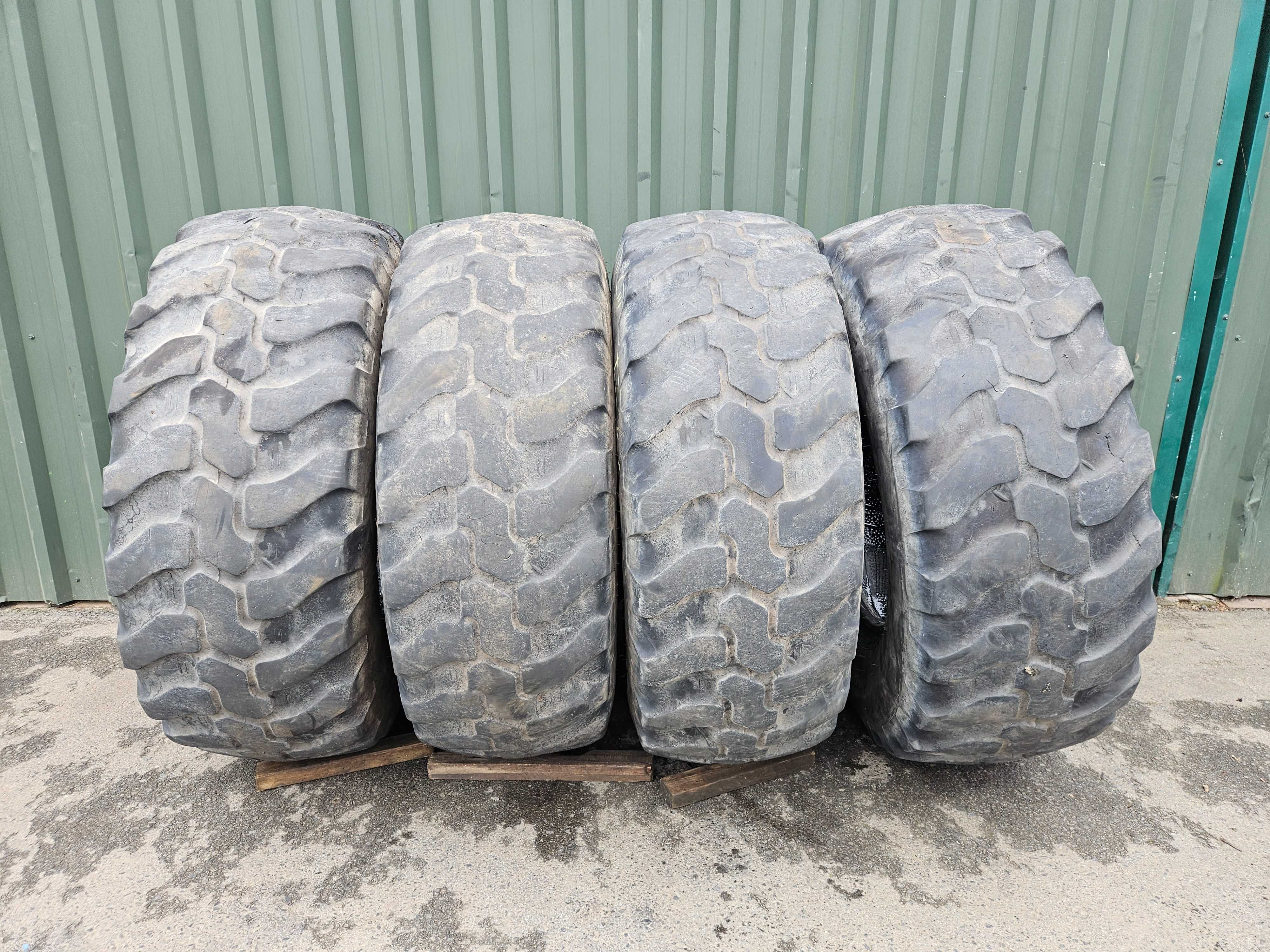 Opona Opony Dunlop 455/70 - R 24 MPT 455/70r24 SP T9 Komplet