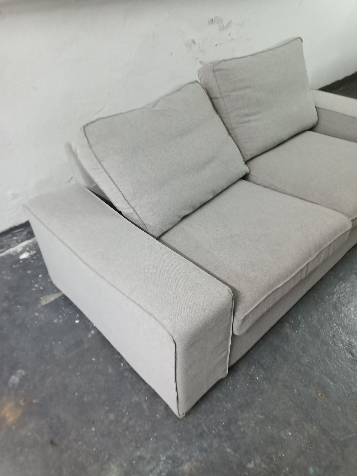 Sofa 2-osobowa IKEA Kivik - kanapa szara.