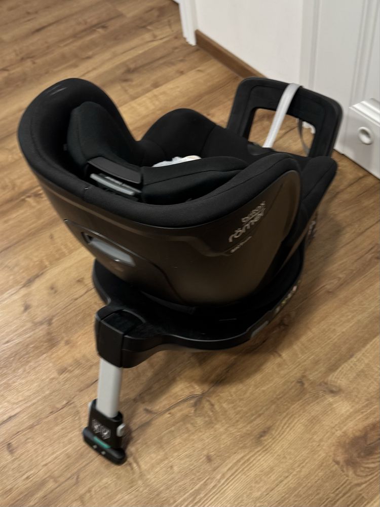 Fotelik obrotowy 61-105 cm Britax Romer Dualfix M i-size 360 stopni