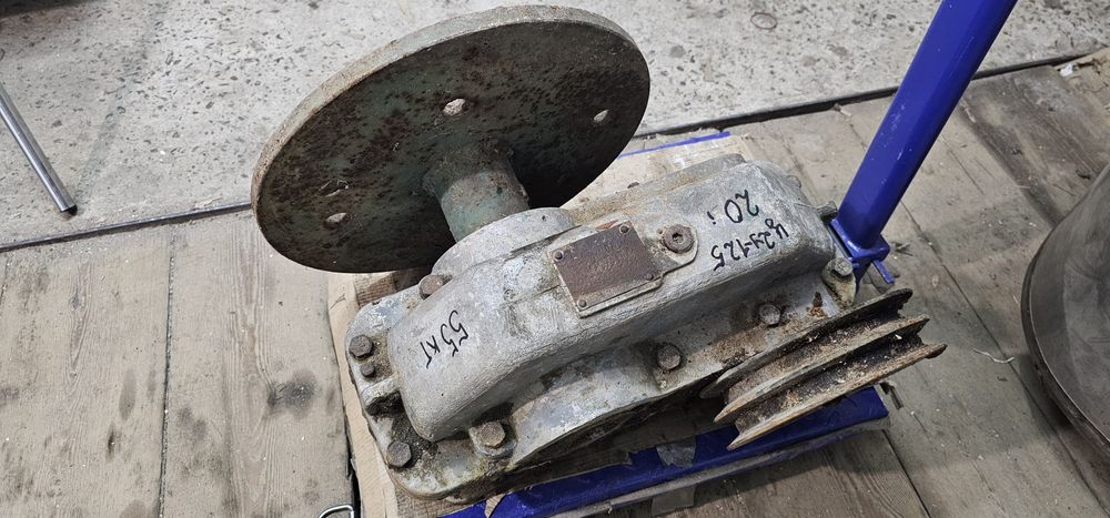 Ц2у-125-20 редуктор цилиндрический на дровокол