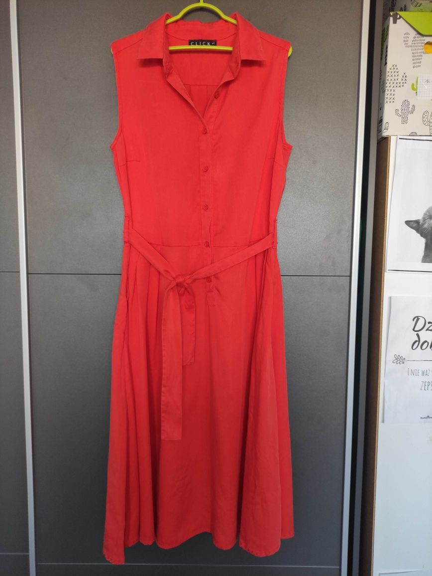 Rozkloszowana czerwona sukienka Click
