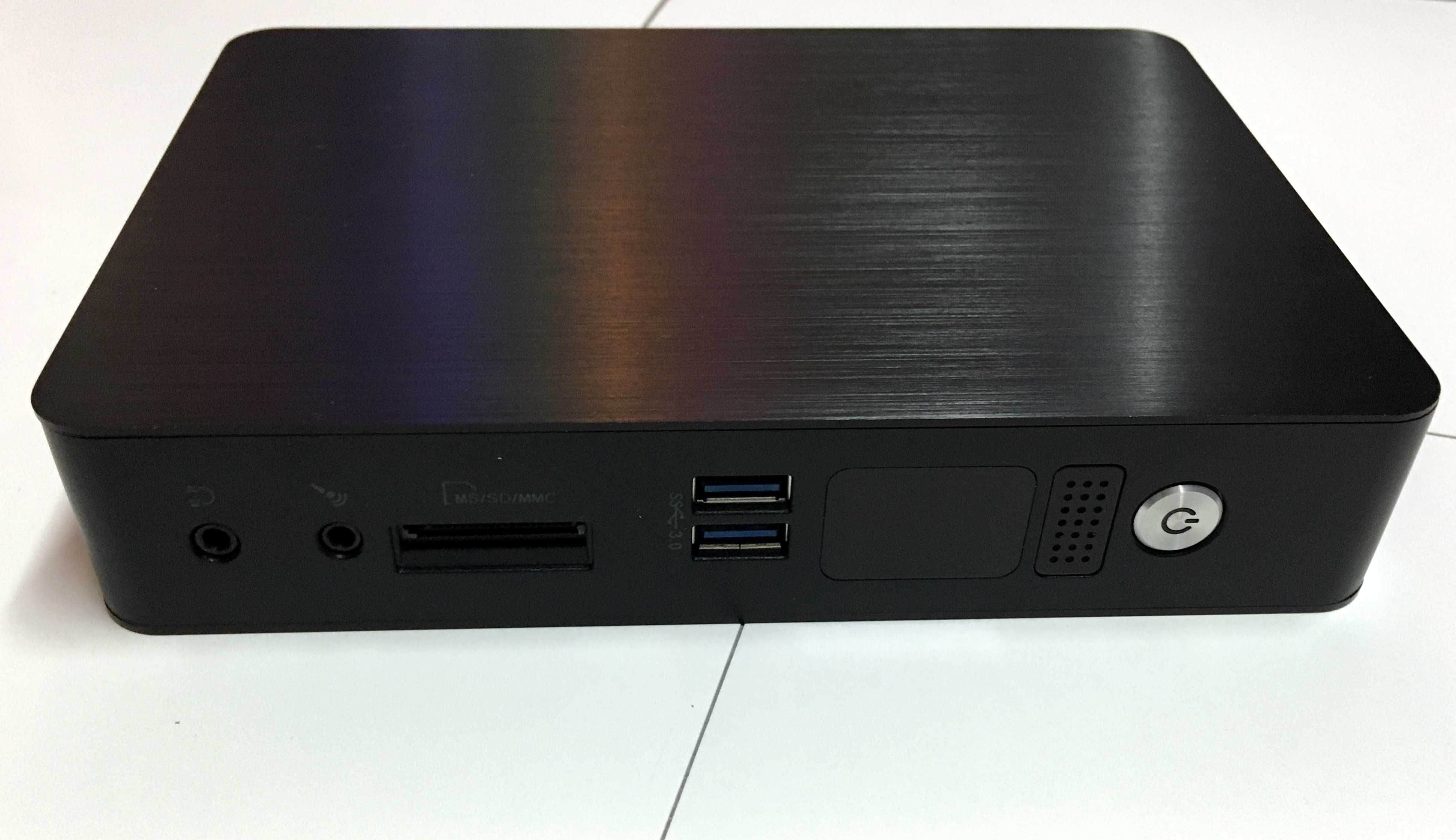 Неттоп Foxconn NanoPC  AT-5570 (AMD C-70/4Гб DDR3/SSD 120Гб/HD 7290)