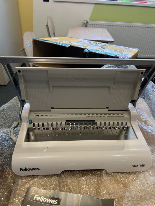 Біндер биндер Fellowes Star 150