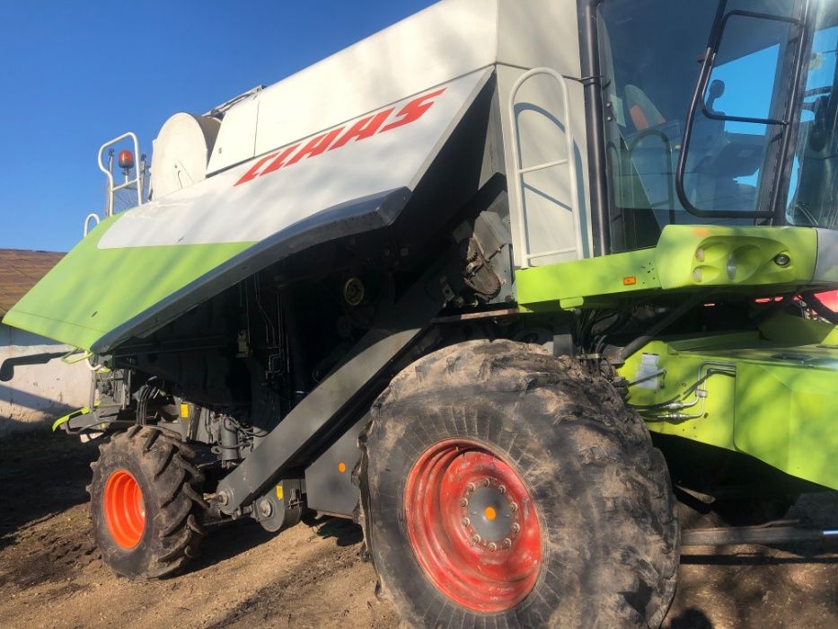 Комбайн зернозбиральний Claas Lexion 560