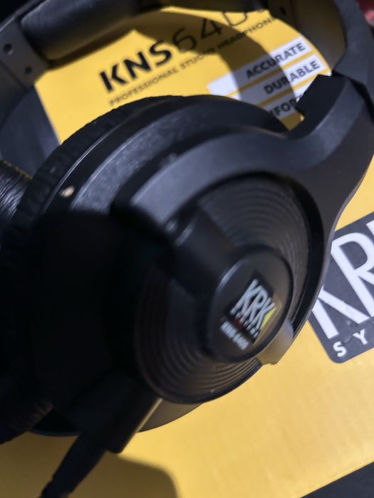 Hedfones de studio krk 6400