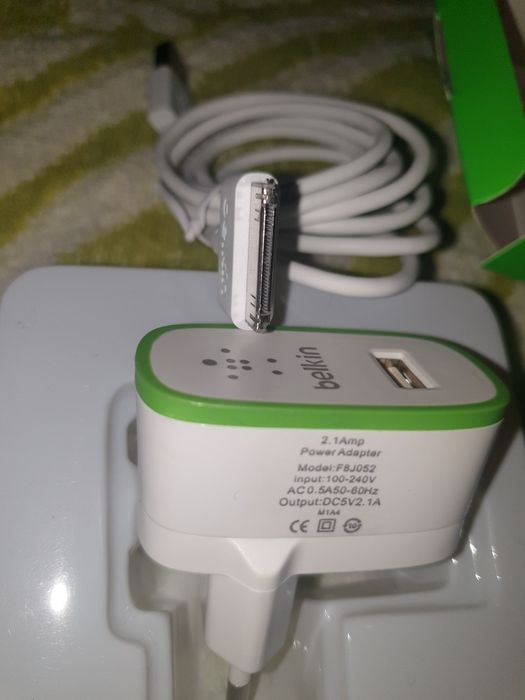 Зарядка Belkin для іPhone4  2,1A з кабелем