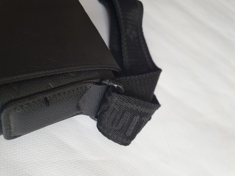 Torebka czarna jedna przegroda i schowek na ramię pasek męska damska