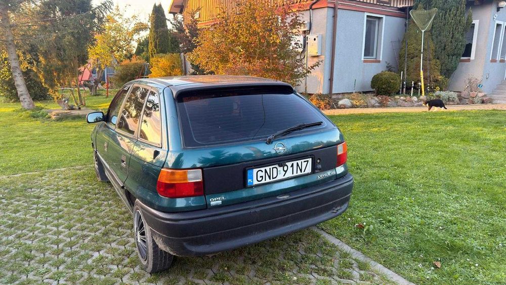 Sprzedam Opla Astrę rocznik 1995 1.6   benzyna 184 tys