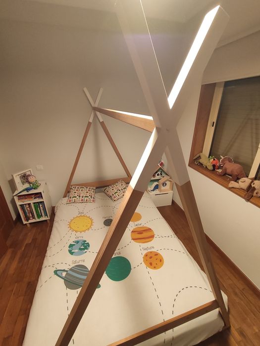Cama Montessori tipo tenda + colchão incluído (1,90m x 1,40m)
