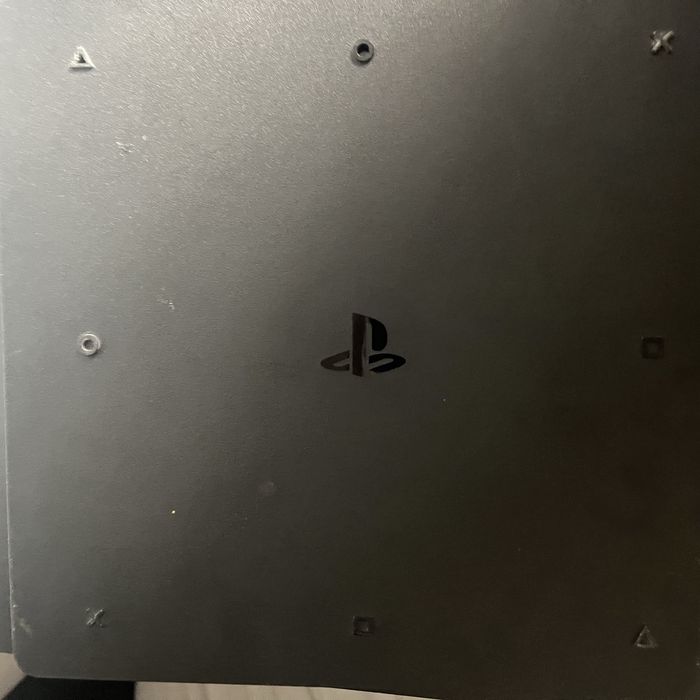 Konsola ps4 w dobrym stanie