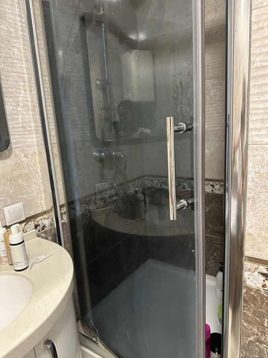 Душова, душ, двері в душ