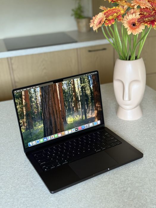 MacBook Pro 14” M4 | 16 GB RAM | 512 GB SSD + Apple Magic Mouse 2