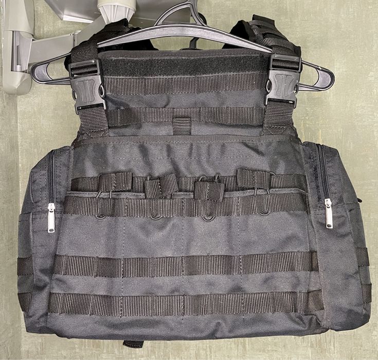 Чорний тактичний жилет (плитоноска) розмір XL