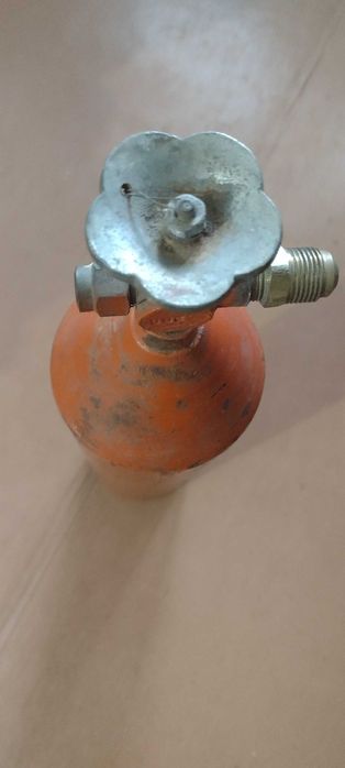 Баллон от огнетушителя под газ высокого давления , 3литра , с вентилем