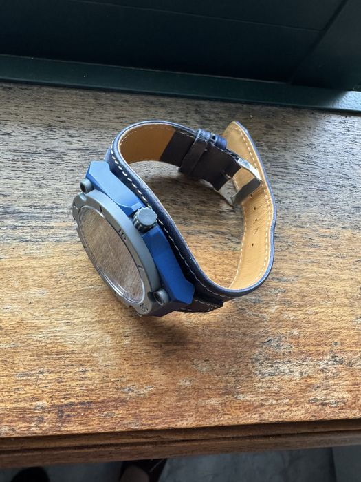 Vendo relogio One em pele