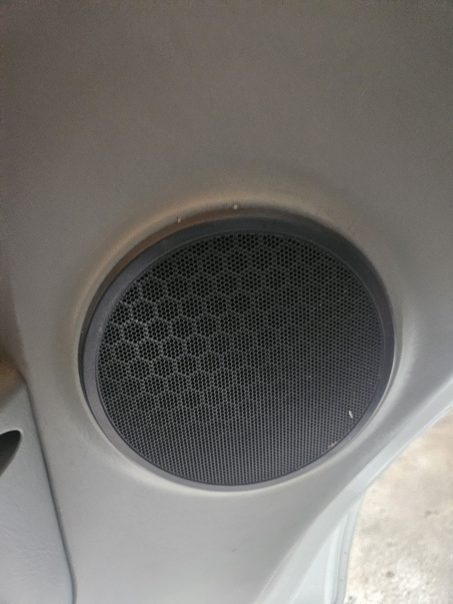 Renault Trafic Vivaro 01-14rok osłona głośnika drzwi lewe prawe