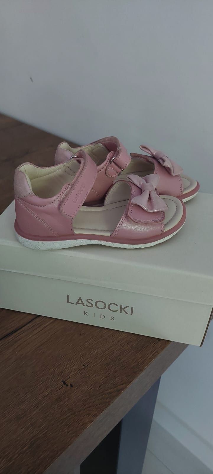 Sandały buty Lasocki 26 dla dziewczynki jak Nowe 1 raz zalozone. Skorz