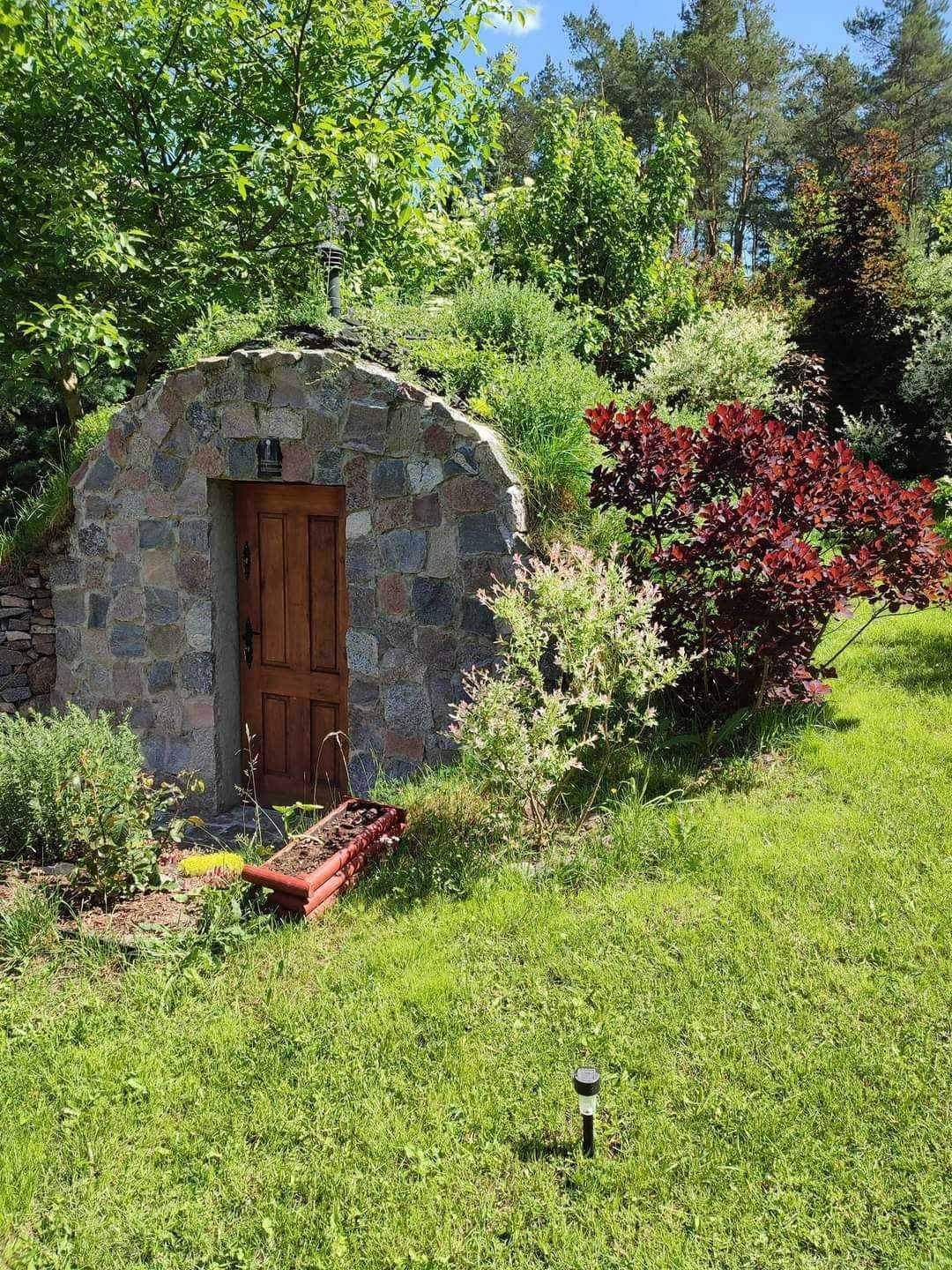 schron , piwniczka betonowa , ziemianka , piwnica , sauna ogrodowa