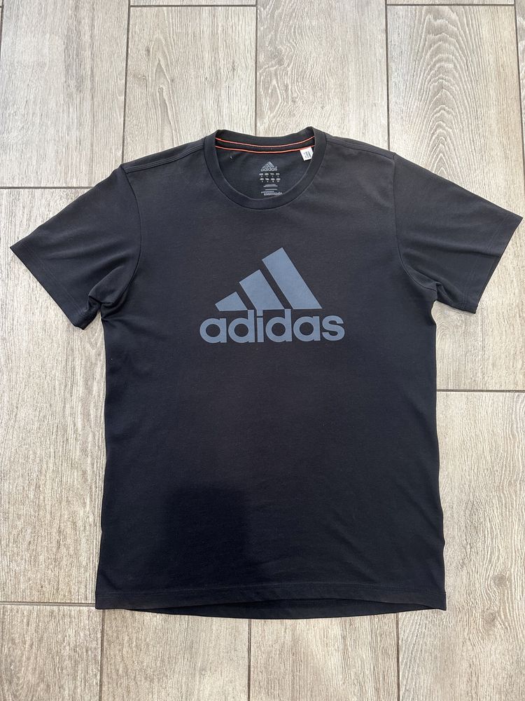 Футболку Adidas