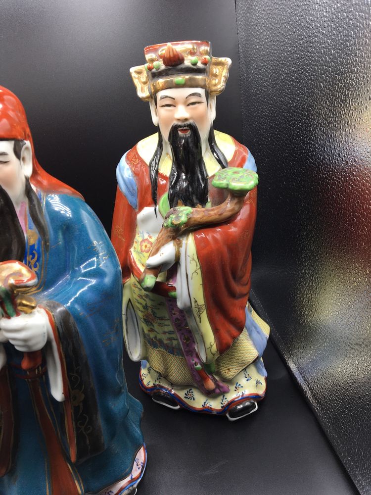 Bonecos, monges, deuzes em porcelana chinesa oriental