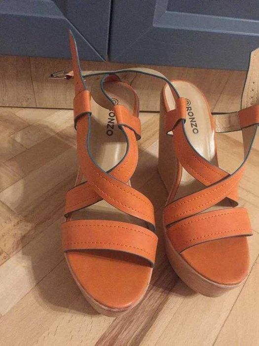 Женские босоножки Ronzo