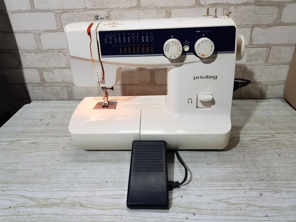 Швейна/швейная машинка Privileg M120/Singer 8 б/у з Німеччини з