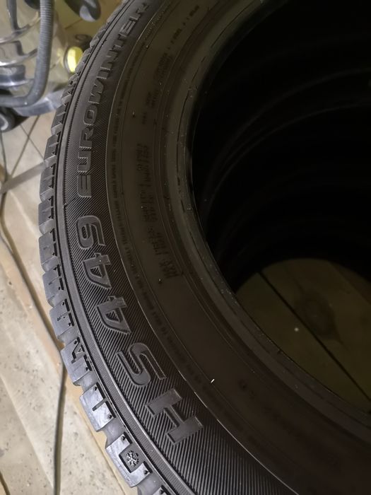 Opony zimowe Falken 215 60 r17.