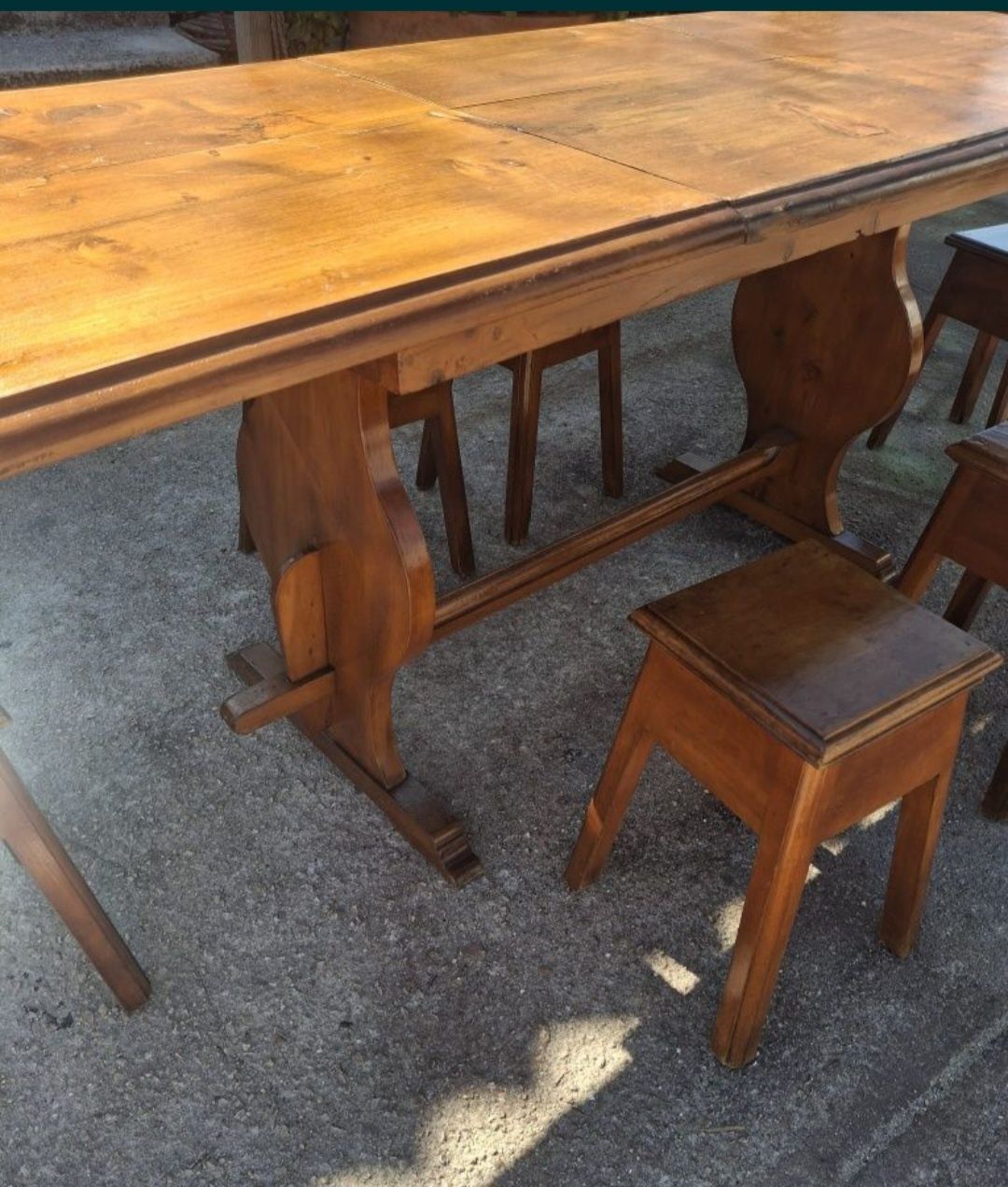 Mesa rustica com bancos