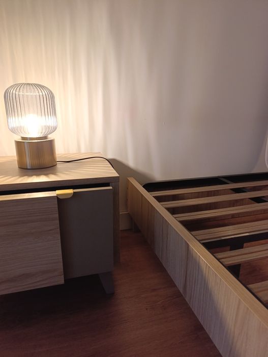 COMO NOVO! Cama + estrado + 2 mesinhas cabeceira
