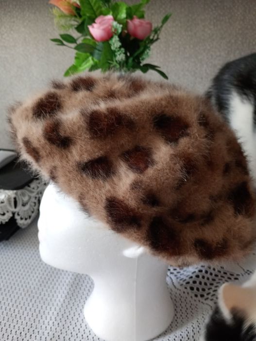 Ładna czapka moherowa beretka damska