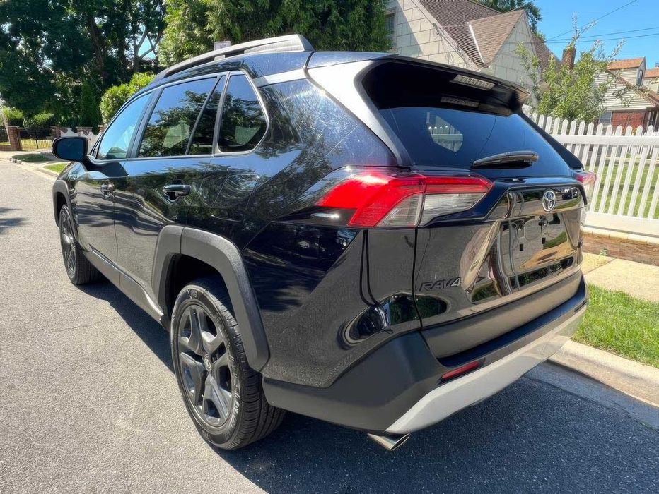Toyota RAV4 Adventure      2022