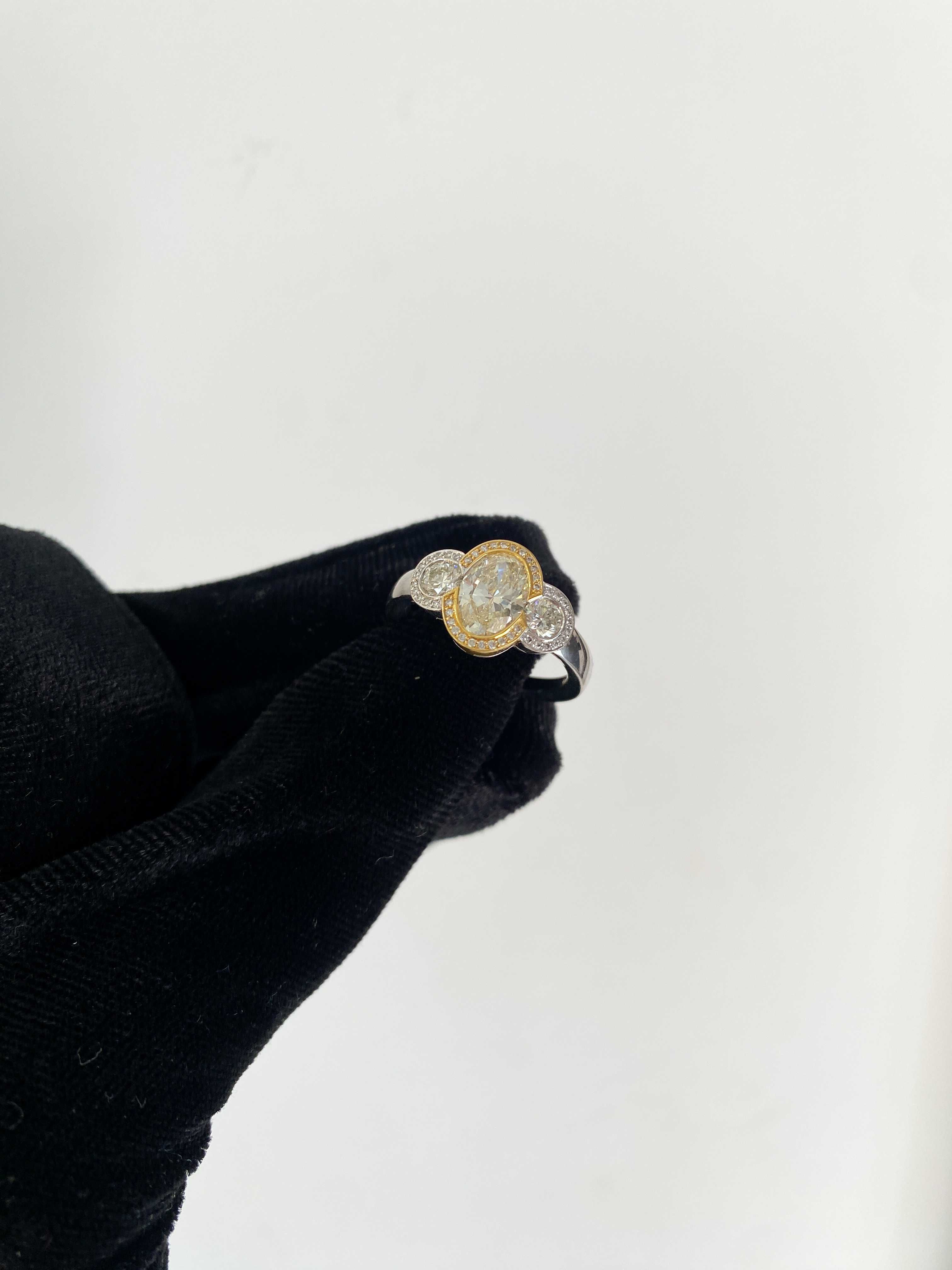 Pierścionek z diamentami naturalnymi 1.68 ct