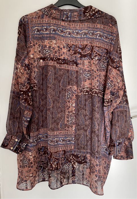 Camisa solta com padrões (Zara, tamanho M)