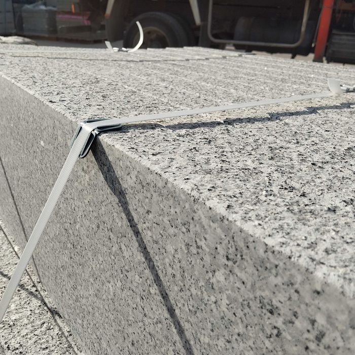 Obrzeże granitowe kamienne opornik krawężnik granit dalmatyńczyk grys