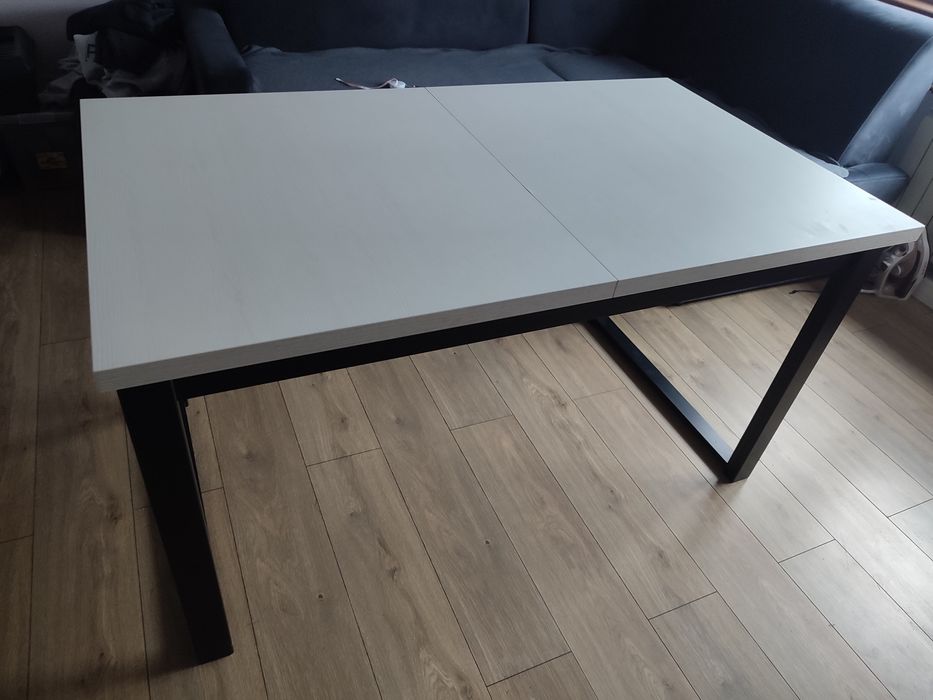 Stół rozkladany do salonu