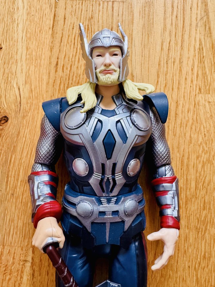 Figurki Marvel Disney Store Thor Capitan America Power Icons