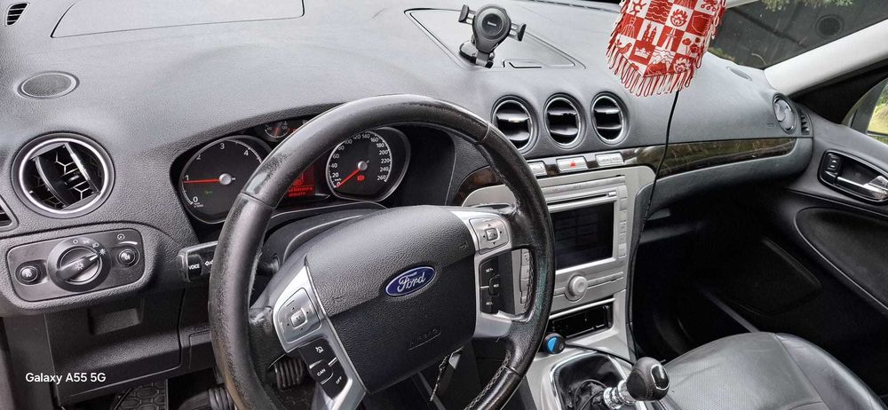 Ford Galaxy MK3 2006 r, 140 km 7 osobowy, wersja GHIA ,hak.