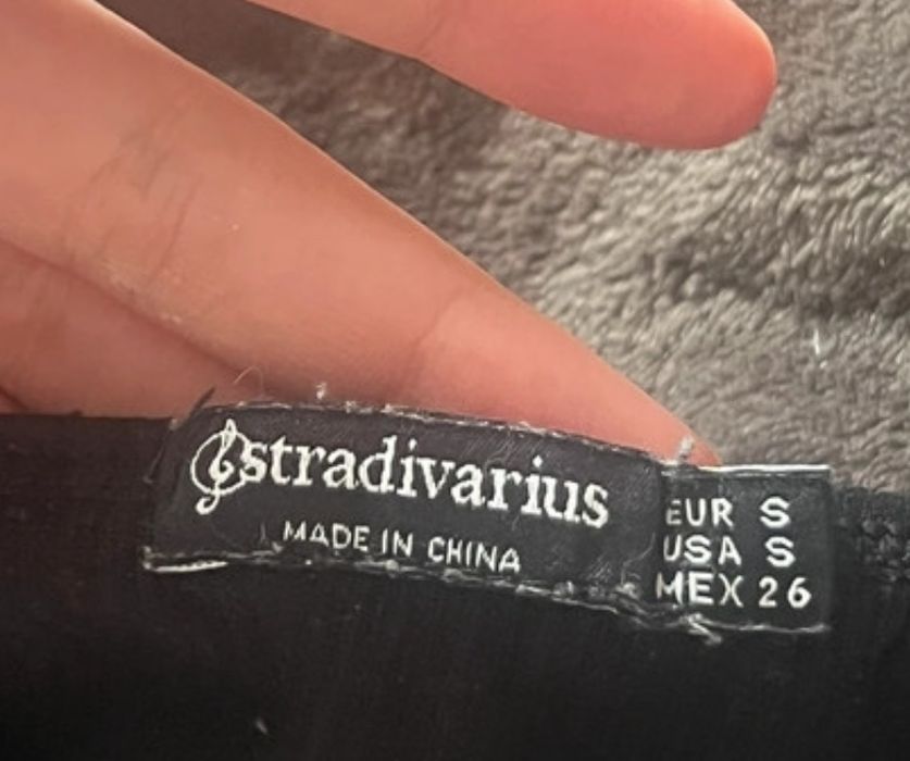 Czarny top Stradivarius