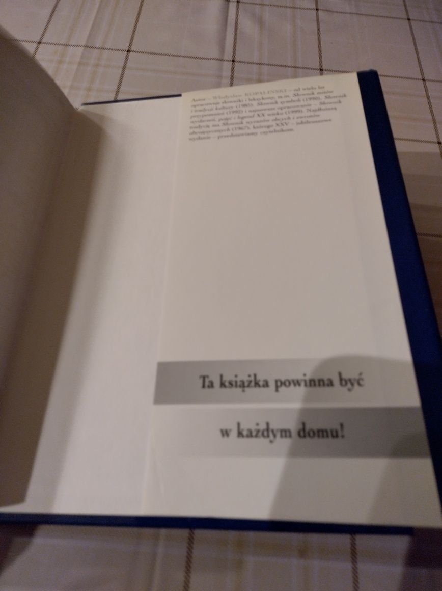 Słownik wyrazów obcych i zwrotów obcojęzycznych z almanachem.