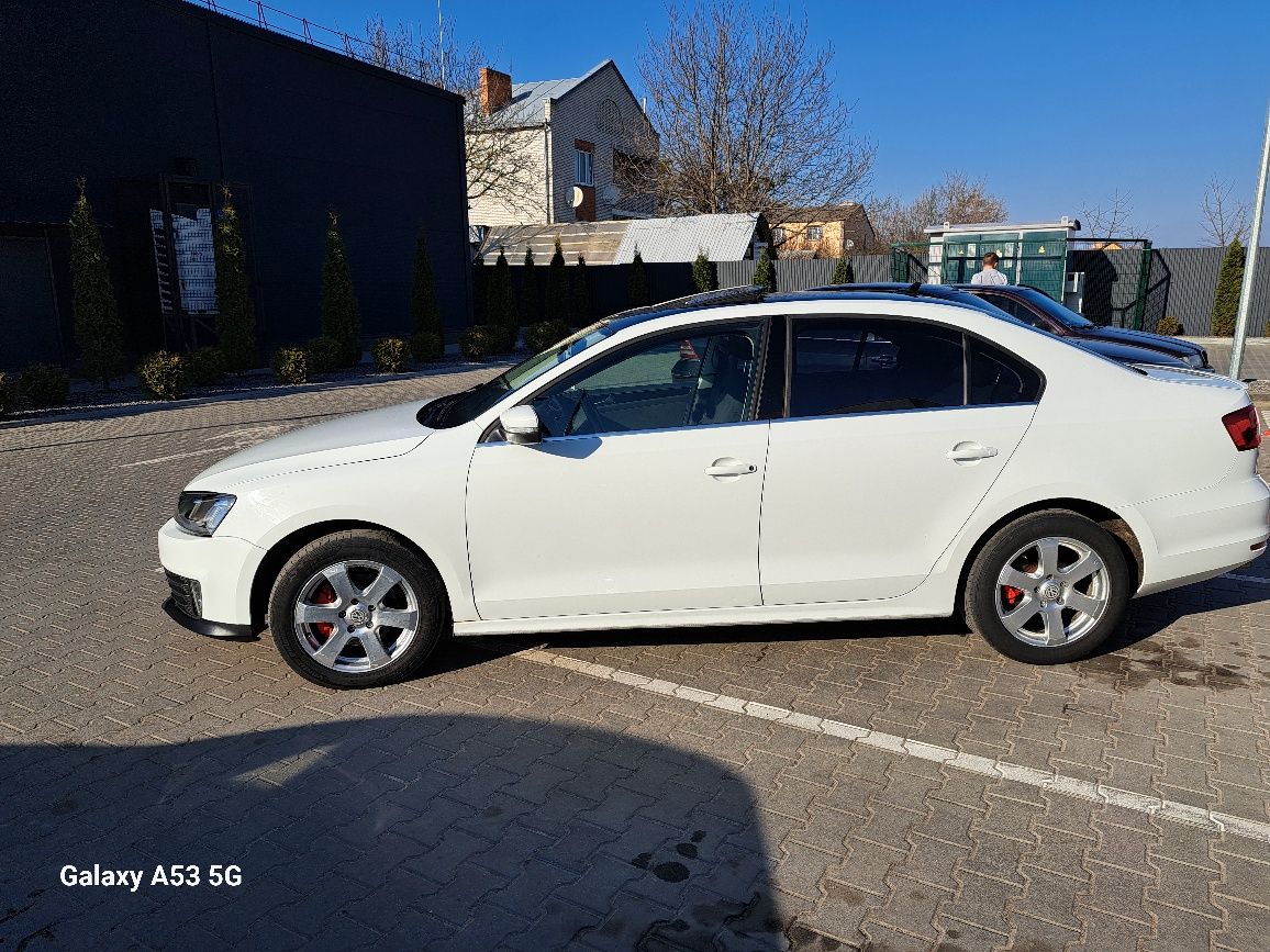 Volkswagen Jetta 6 2.0tdi  2015