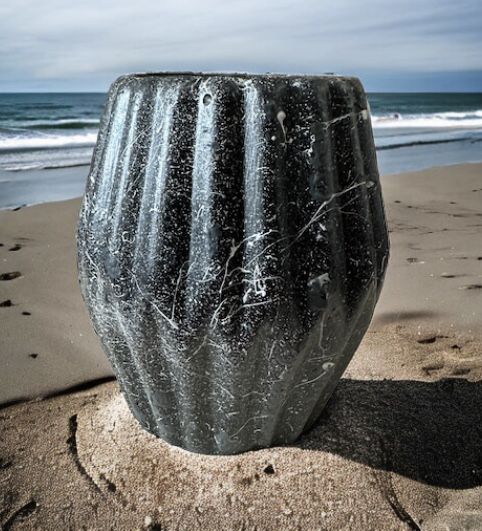 Невеличке стильне кашпо для свічки, дрібничок та сухоцвітів