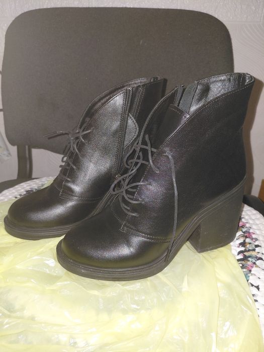 Чорні шкіряні черевики, 38 розмір