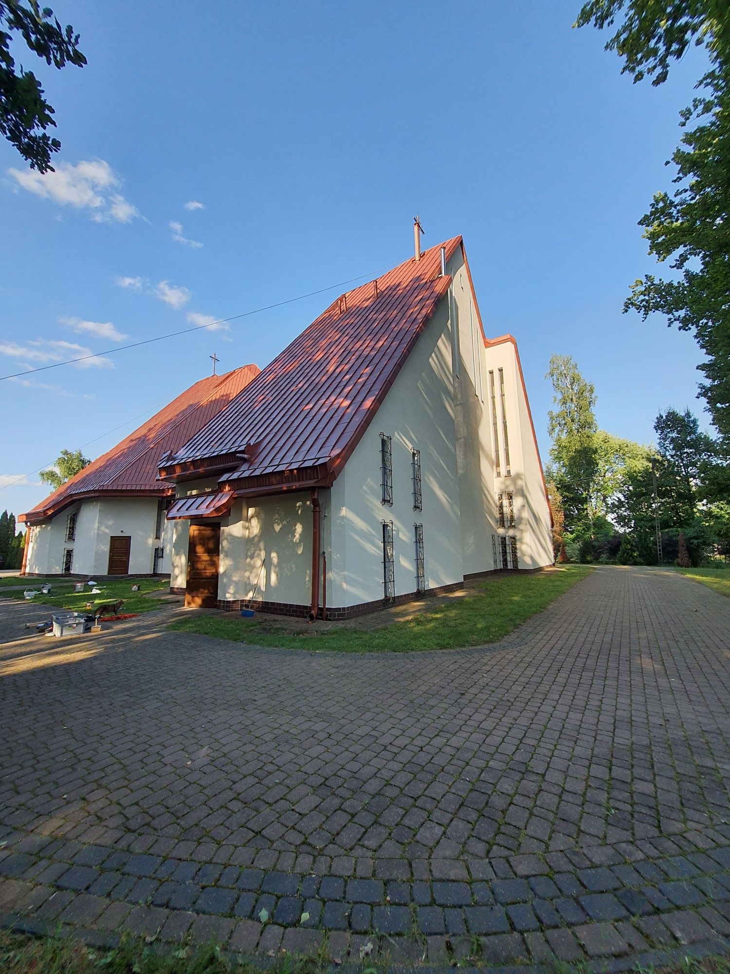 Malowanie dachów. Prace wysokościowe, wycinka drzew, mycie silosów.