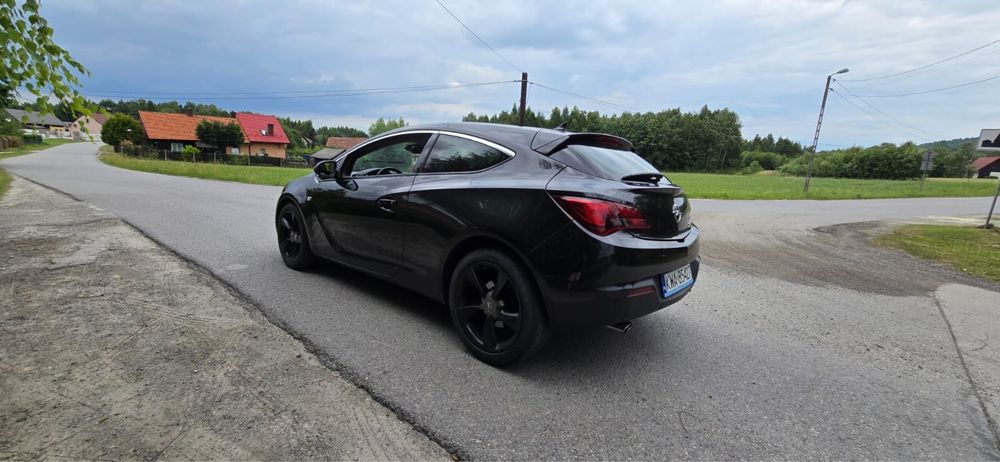 opel astra j gtc  2.0 cdti sport bogate wyposażenie