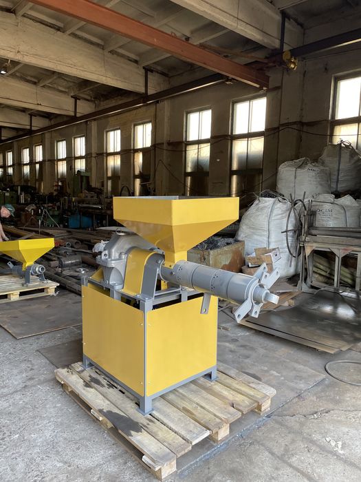 Маслопресс МП-150. Маслопрес шнековий, холодного віджиму. Олійниця.