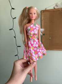 Lalka Barbie z dwoma sukienkami