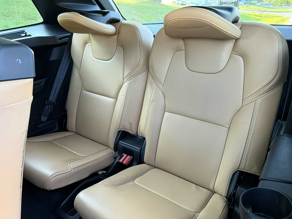 Volvo XC90      2021